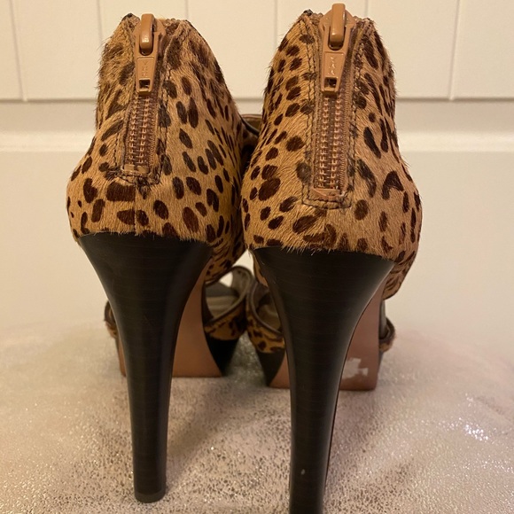 NEVER WORN : Women’s Leopard Pumps - Picture 4 of 5